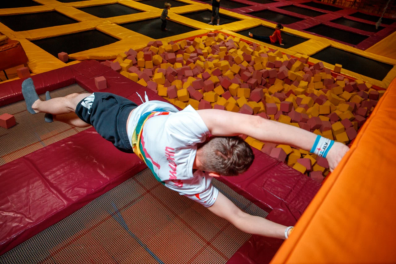 Батутный центр FlipFly