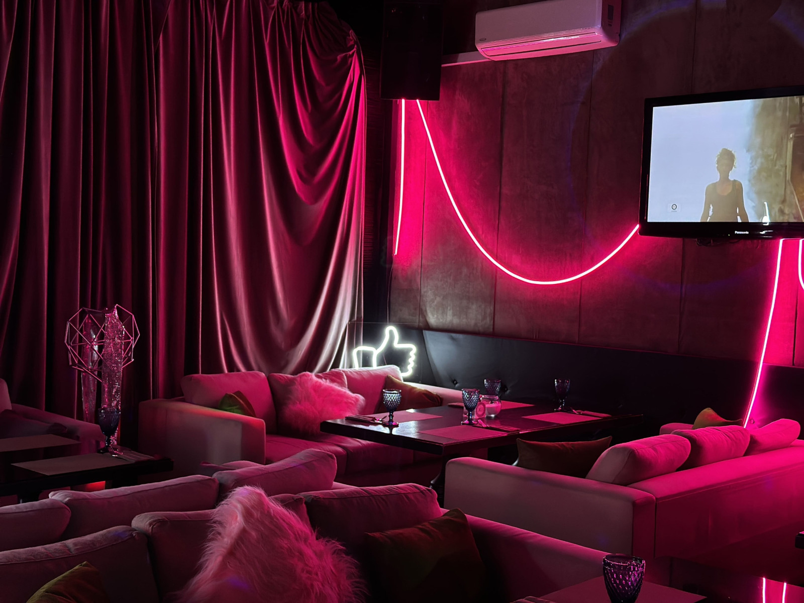 Караоке Hamilton Lounge Bar